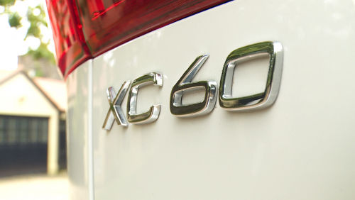 VOLVO XC60 ESTATE 2.0 B5P Plus Dark 5dr AWD Geartronic view 11