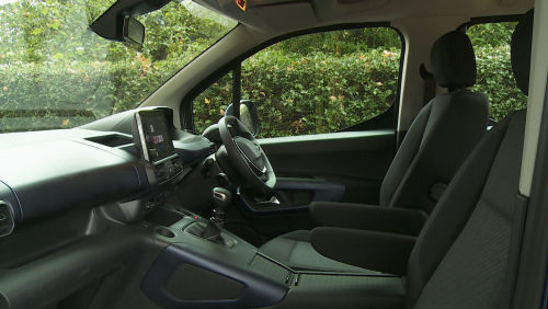 PEUGEOT RIFTER DIESEL ESTATE 1.5 BlueHDi 130 GT [7 Seats] 5dr EAT8 view 7