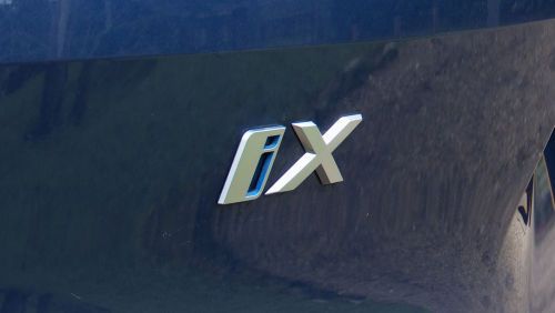 BMW iX ESTATE 240kW xDr40 Sport 76.6kWh 5dr Autot Tech+/Sky/22kW view 6