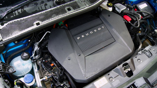 PEUGEOT E-2008 ELECTRIC ESTATE 100kW Allure 50kWh 5dr Auto view 18