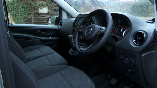 MERCEDES-BENZ eVITO TOURER L3 ELECTRIC FWD 150kW 100kWh Premium 9-Seater Auto view 2