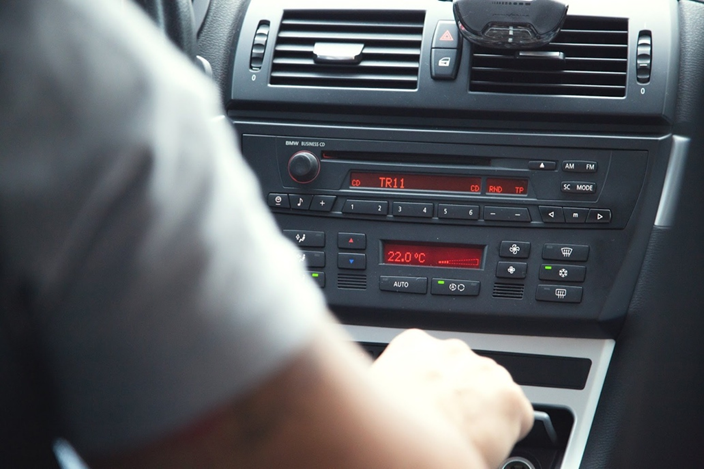 What's the frequency, Kenneth?” 100 years of the car radio | Leasecar Blog