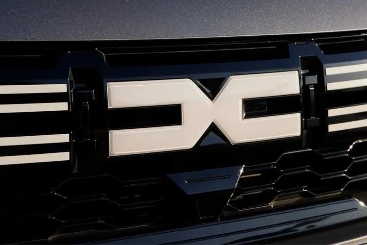 dacia jogger mpv 1.6 hev extreme 5dr auto detail view