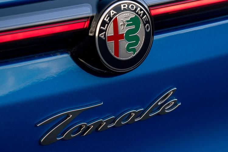 alfa romeo tonale hatchback 1.5 mhev tributo italiano 5dr auto detail view