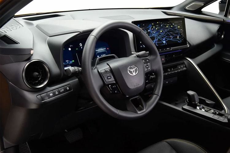 toyota c-hr 1.8 hybrid design 5dr cvt [pan roof] inside view