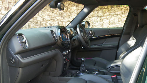 MINI COUNTRYMAN HATCHBACK 1.5 Cooper Classic Premium 5dr Auto view 2