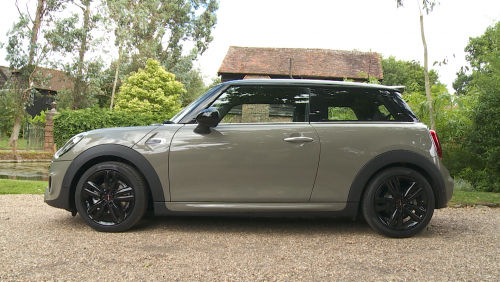 MINI HATCHBACK SPECIAL EDITIONS 1.5 Cooper Resolute Edition Premium 3dr Auto view 15