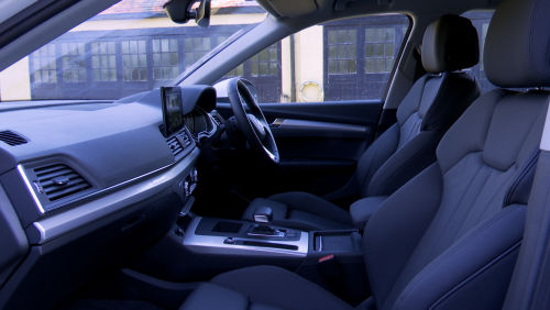 AUDI Q5 DIESEL ESTATE 40 TDI Quattro Black Edition 5dr S Tronic view 3