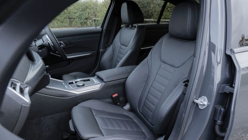 BMW 3 SERIES TOURING 330e 22.3 kWh M Sport 5dr Step Auto [Pro Pack] view 13