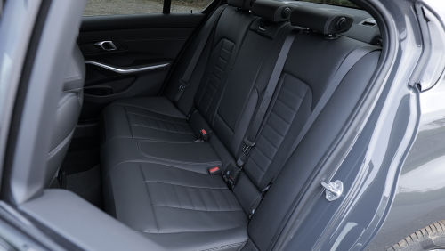 BMW 3 SERIES TOURING 330e 22.3 kWh M Sport 5dr Step Auto [Pro Pack] view 14