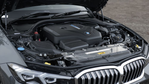 BMW 3 SERIES TOURING 330e 22.3 kWh M Sport 5dr Step Auto [Pro Pack] view 11
