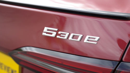 BMW 5 SERIES SALOON 550e xDrive M Sport 4dr Auto [Comfort Plus] view 18