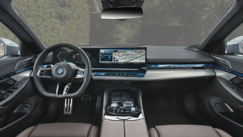 BMW 5 SERIES SALOON 550e xDrive M Sport 4dr Auto [Tech Plus] view 6