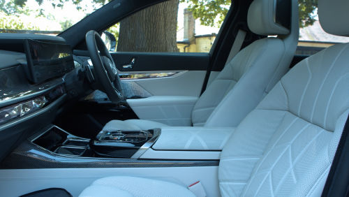 BMW I7 SALOON 485kW M70 xDrive 105.7kWh 4dr Auto [Executive] view 4