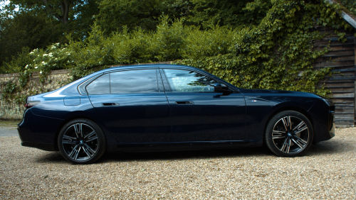 BMW I7 SALOON 485kW M70 xDrive 105.7kWh 4dr Auto [Executive] view 4