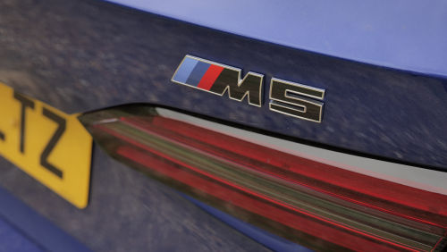 BMW M5 TOURING M5 5dr DCT view 4