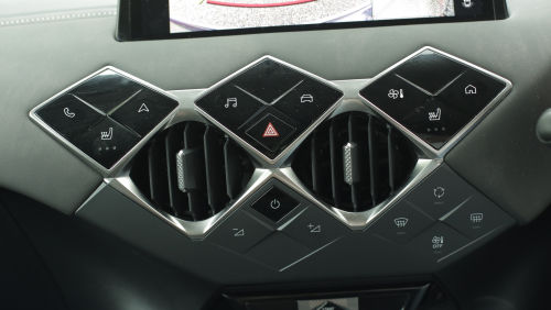 DS DS 3 ELECTRIC HATCHBACK 115kW E-TENSE Pallas 54kWh 5dr Auto view 11