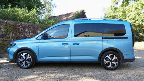 FORD TOURNEO CONNECT DIESEL ESTATE 2.0 EcoBlue Titanium 5dr Auto view 4