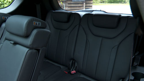 HYUNDAI SANTA FE DIESEL ESTATE 2.2 CRDi Premium 5dr 4WD Auto view 3