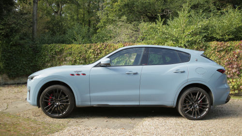 MASERATI LEVANTE ESTATE SPECIAL EDITION V8 Ultima Blu Royale 5dr Auto view 4