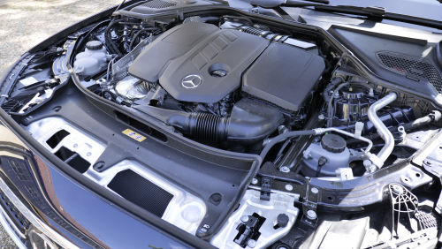 MERCEDES-BENZ E CLASS DIESEL SALOON E220d Exclusive Premium Plus 4dr 9G-Tronic view 2
