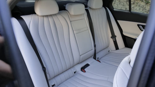 MERCEDES-BENZ E CLASS DIESEL SALOON E220d Exclusive Premium Plus 4dr 9G-Tronic view 3