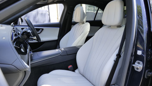 MERCEDES-BENZ E CLASS DIESEL SALOON E220d Exclusive Premium Plus 4dr 9G-Tronic view 4