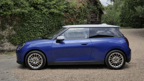 MINI COOPER ELECTRIC HATCHBACK 135kW E Classic [Level 2] 41kWh 3dr Auto view 9
