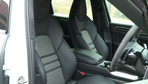 PORSCHE CAYENNE COUPE Turbo E-Hybrid 5dr Tiptronic S [5 Seat] view 3