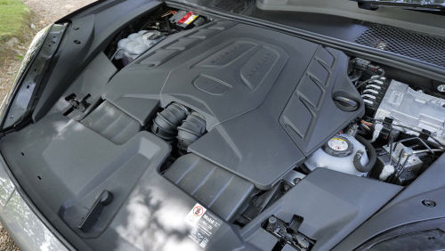 PORSCHE CAYENNE COUPE Turbo E-Hybrid 5dr Tiptronic S [GT Package] view 4