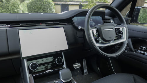 LAND ROVER RANGE ROVER ESTATE 3.0 P550e SV 4dr Auto view 22