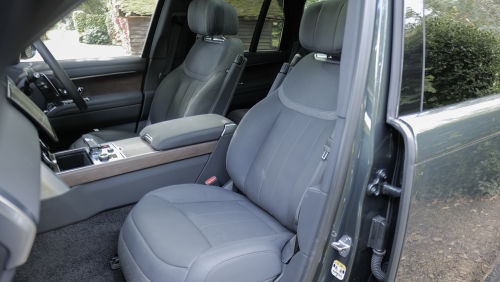 LAND ROVER RANGE ROVER ESTATE 3.0 P460e SV LWB 4dr Auto view 9