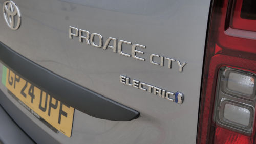 TOYOTA PROACE CITY VERSO ELECTRIC ESTATE 100kW Icon L2 50kWh 5dr Auto view 4