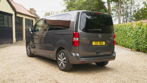 Lease the Toyota Proace Verso Electric Estate 100kW Shuttle Long 50kWh ...