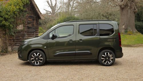 VAUXHALL COMBO LIFE ELECTRIC ESTATE 100kW Design XL 52kWh 5dr Auto [7 Seat] view 18