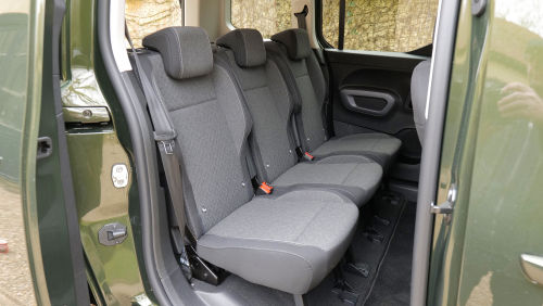 VAUXHALL COMBO LIFE ELECTRIC ESTATE 100kW Design XL 52kWh 5dr Auto [7 Seat] view 19