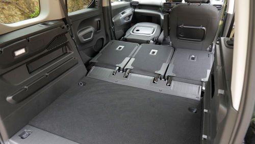 VAUXHALL COMBO LIFE ELECTRIC ESTATE 100kW Design XL 52kWh 5dr Auto [7 Seat] view 25