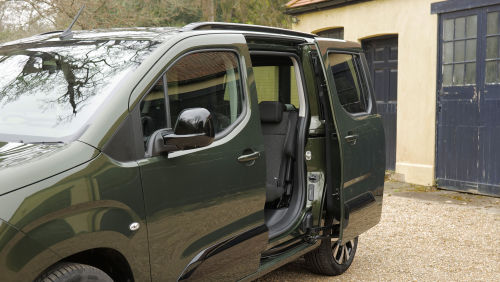 VAUXHALL COMBO LIFE ELECTRIC ESTATE 100kW Design XL 52kWh 5dr Auto [7 Seat] view 29