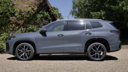 VOLKSWAGEN TAYRON ESTATE 1.5 TSI eHybrid 272 R-Line 5dr DSG6 view 9