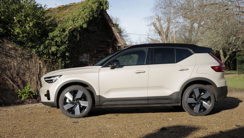VOLVO EX40 ESTATE 185kW Extended Range Core 82kWh 5dr Auto view 27