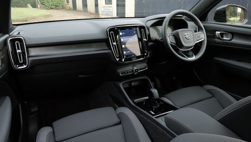 VOLVO EX40 ESTATE 185kW Extended Range Plus 78kWh 5dr Auto view 32