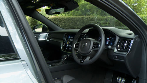 VOLVO S60 SALOON 2.0 T8 [455] RC PHEV Ultimate Dark 4dr AWD Auto view 4