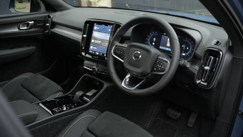 VOLVO XC40 ESTATE 2.0 B4P Ultra Dark 5dr Auto view 32