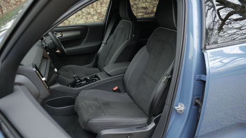 VOLVO XC40 ESTATE 2.0 B4P Ultra Dark 5dr Auto view 18