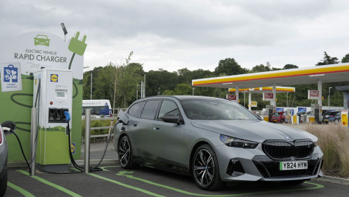 BMW 5 SERIES TOURING 520i M Sport 5dr Auto [Tech Plus/Comfort Plus] view 1