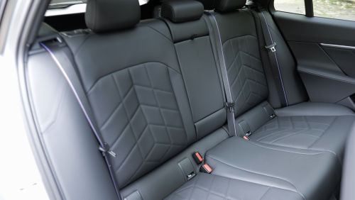 BMW 5 SERIES TOURING 520i M Sport 5dr Auto [Tech Plus/Comfort Plus] view 2