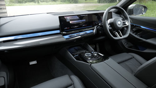 BMW 5 SERIES TOURING 520i M Sport 5dr Auto [Tech Plus/Comfort Plus] view 3