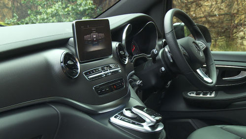 MERCEDES-BENZ V CLASS DIESEL ESTATE V220 d Premium AMG Line 5dr 9G-Tron [Long/7 Seats] view 7