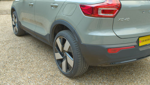 VOLVO XC40 ESTATE 2.0 B4P Plus Black Edition 5dr Auto view 17