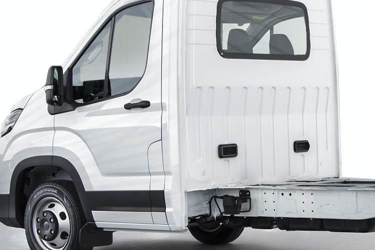 maxus deliver 9 2.0 d20 150 chassis cab detail view